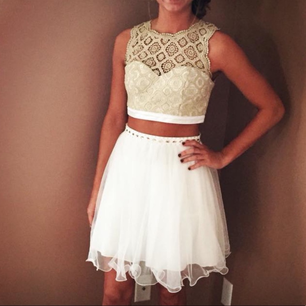 DONATED Crotchet Lace 2 Piece Special Occasion /Prom Dress - Picture 5 of 6